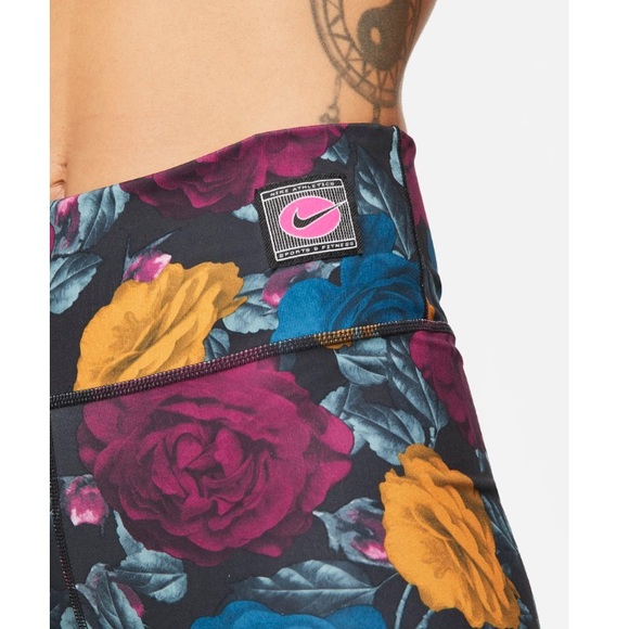 🆕 Nike One Icon Clash Women's 7" Mid-Rise Printed Training Shorts, Size Small - Picture 9 of 16